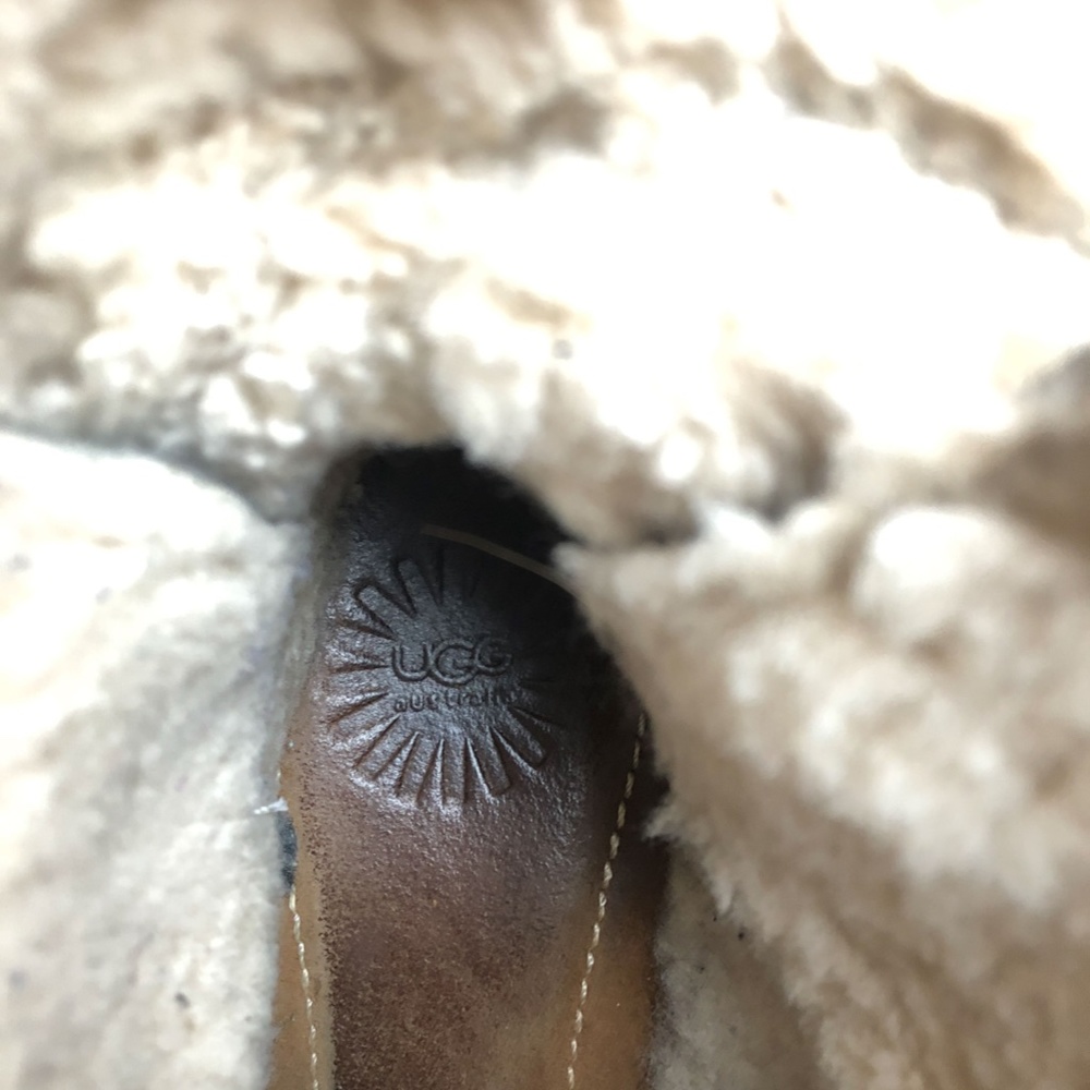 UGG Caspia Boots - Picture 2 of 7